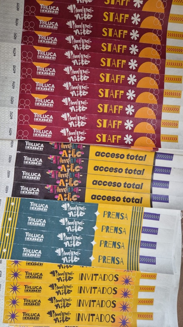 Brazaletes Tyvek full color para un evento en Toluca por zonas: Invitados, Prensa, Acceso total y Staff